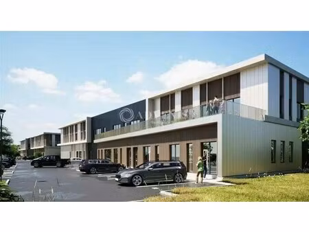 location local d'activités 880 m² à 6 215 m²