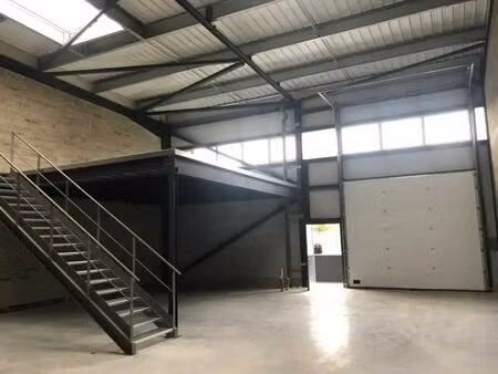location local d’activités beychac et caillau 33750 226m²