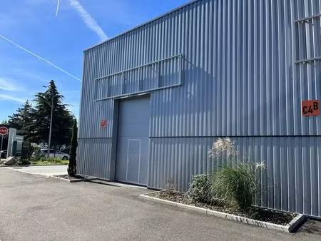 location local d'activités 24 m² à 663 m²