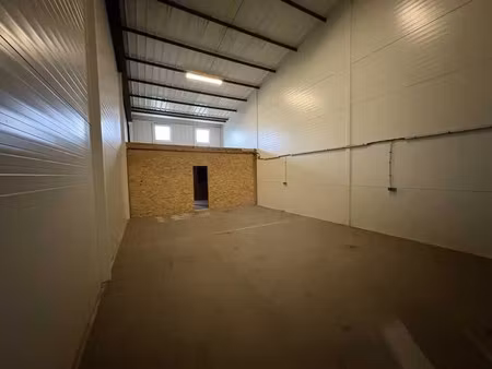 location local d'activités 85 m²