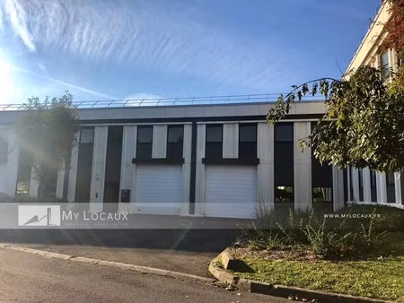 location local d'activités 597 m²