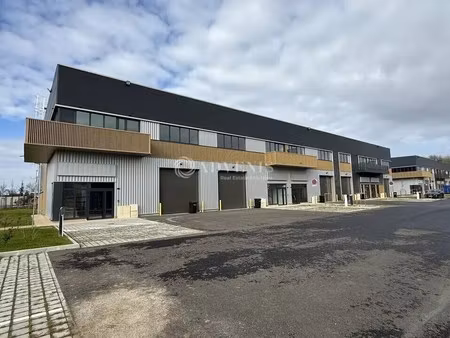 location local d'activités 395 m² à 1 986 m²