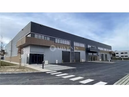 location local d'activités 597 m²
