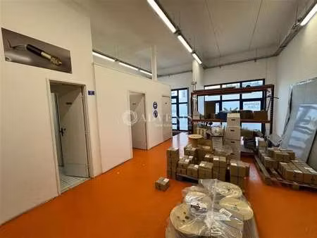 location local d'activités 446 m²