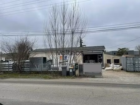 location local d'activités 393 m²