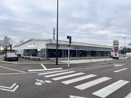 location local d'activités 600 m²