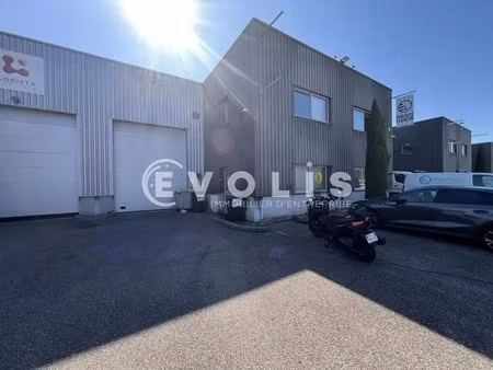 location local d'activités 267 m²