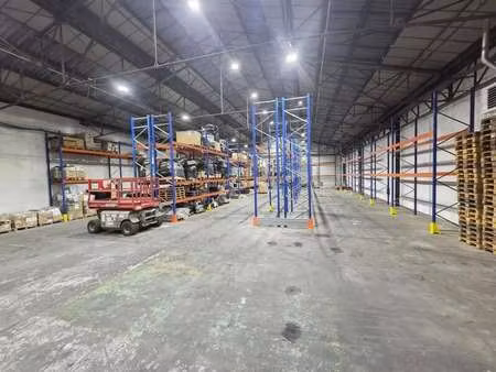 location local d'activités 820 m²