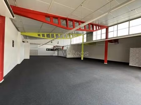 location local d'activités 605 m²
