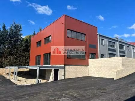 location local d'activités 153 m²