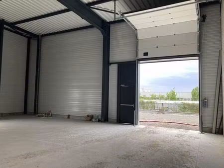 location local d'activités 322 m²