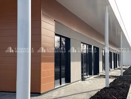 location local d'activités 153 m²