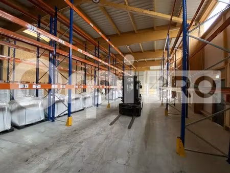 location local d'activités 525 m²