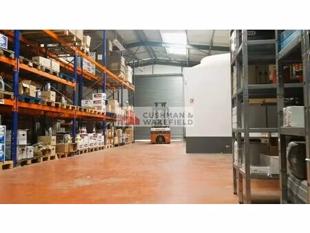 location local d'activités 375 m²