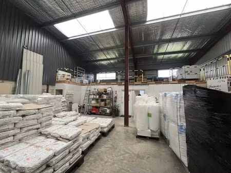 location local d'activités 282 m²