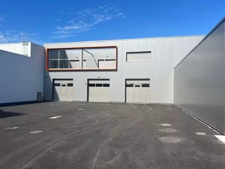 location local d'activités 360 m²