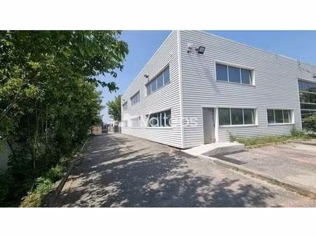 location local d'activités 290 m²