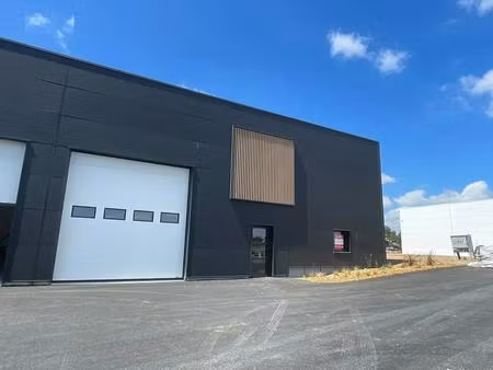 location local d'activités 300 m²