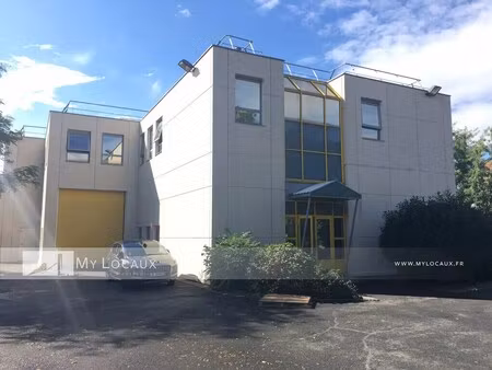location local d'activités 959 m²