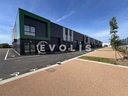 location local d'activités 44 m² à 4 370 m²