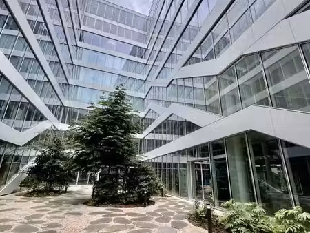 location bureaux 76m² à 26110m²
