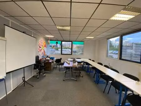 location bureaux 97 m²