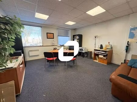 location bureaux 83 m²