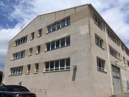 location bureaux 64 m²