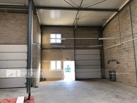 location entrepôt 140 m²