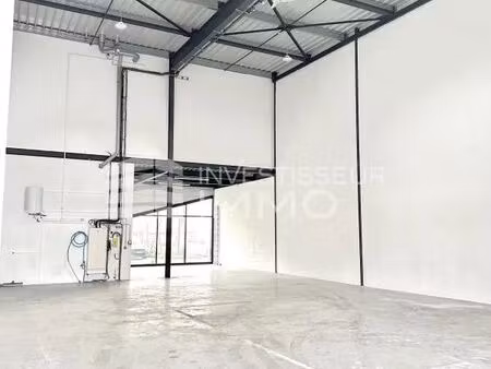 location local d'activités 311 m²