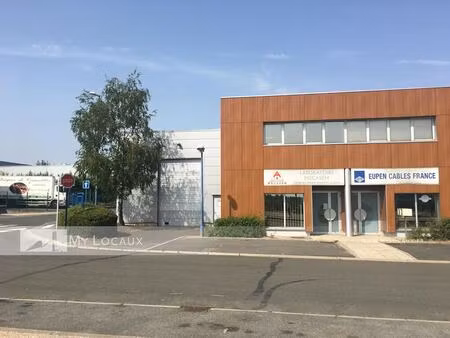 location local d'activités 361 m²