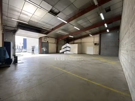 location local d'activités 564 m²