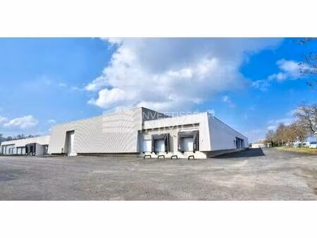 location local d'activités 1 893 m² à 9 199 m²