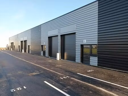 location local d'activités 159 m²