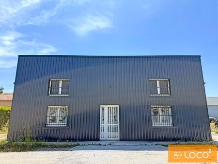location local d'activités 860 m²