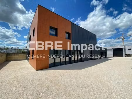 location local d'activités 420 m²