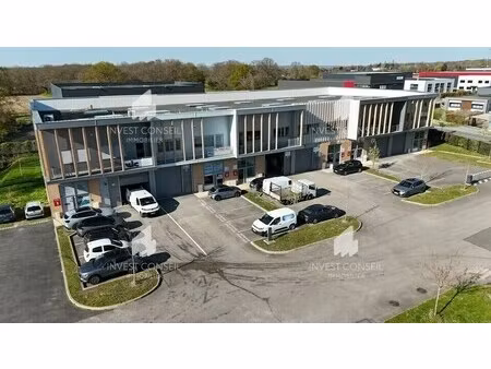 location local d'activités 421 m²