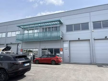 location local d'activités 451 m²