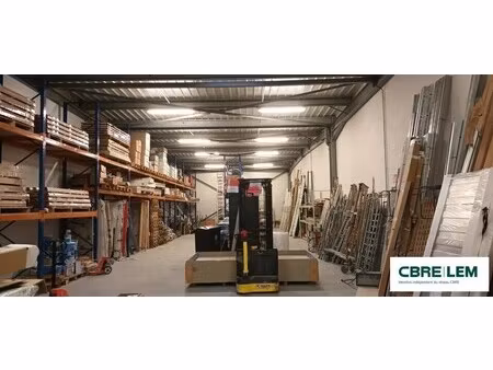 location local d'activités 437 m²