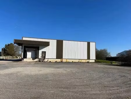 location local d'activités 2 160 m²