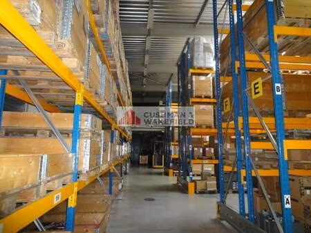 location local d'activités 3 670 m²