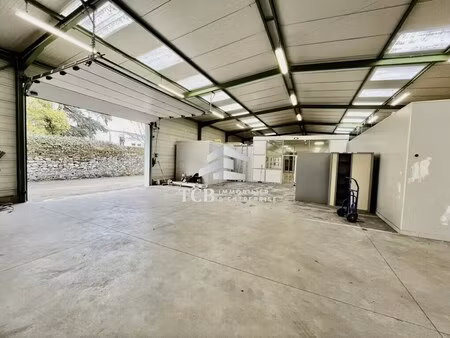 location local d'activités 576 m²
