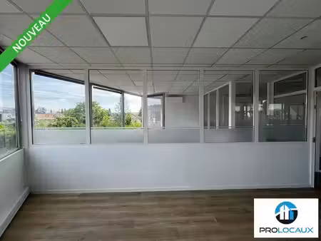 location bureaux chantilly 60500 171m²