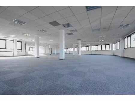 location bureaux 215 m² à 899 m²