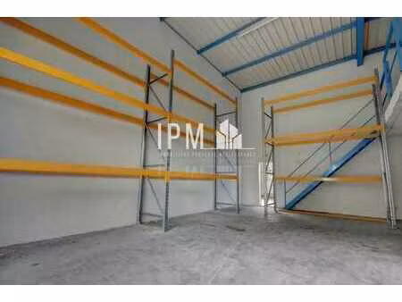 location entrepôt 140 m²