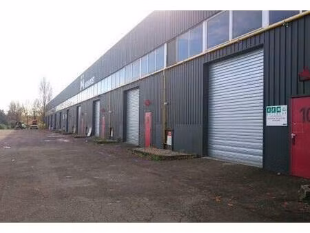 location entrepôt coignieres 78310 551m²