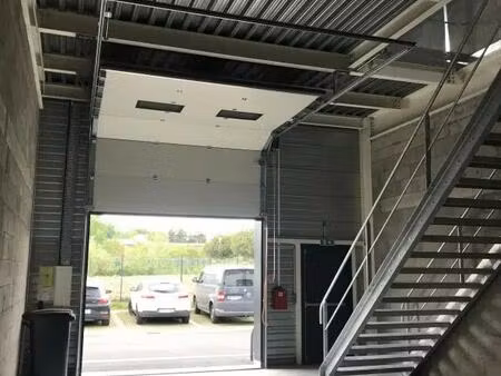 location local d'activités 110 m² à 3 322 m²