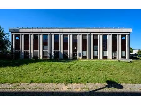 location entrepôt 183 m² à 682 m²