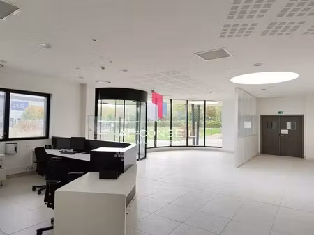 location local d’activités elancourt 78990 2486m²