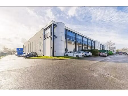 location local d'activités 382 m²